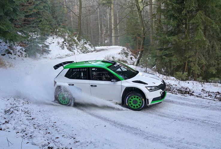 Driving a ŠKODA FABIA Rally2 evo, Oliver Solberg
(SWE) and Aaron Johnston (IRL) will compete in the
WRC3 category of the FIA World Rally Championship.