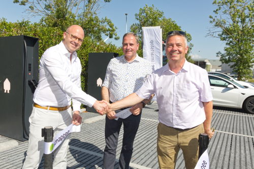 v.l.n.r. Wouter Van Hecke (eigenaar Boone Center), Christof Dejaegher (burgemeester Poperinge) en Kurt Vandeputte (CEO Smappee)