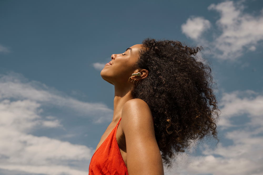 PIC_AMIRON100_24-07_Woman-Sky_v3