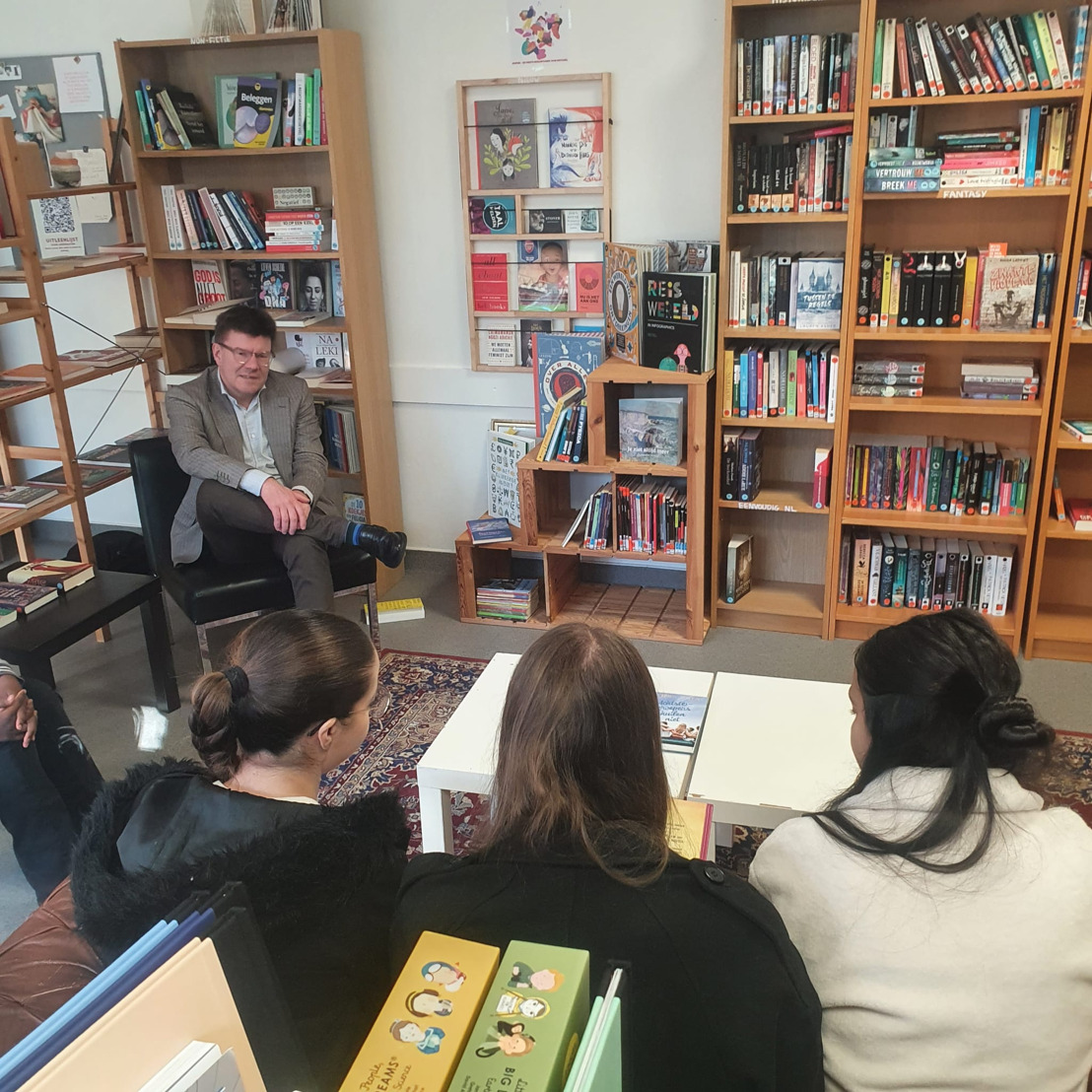 Sven Gatz bezoekt Kalevoetschool in Ukkel ter gelegenheid van de Jeugdboekenmaand