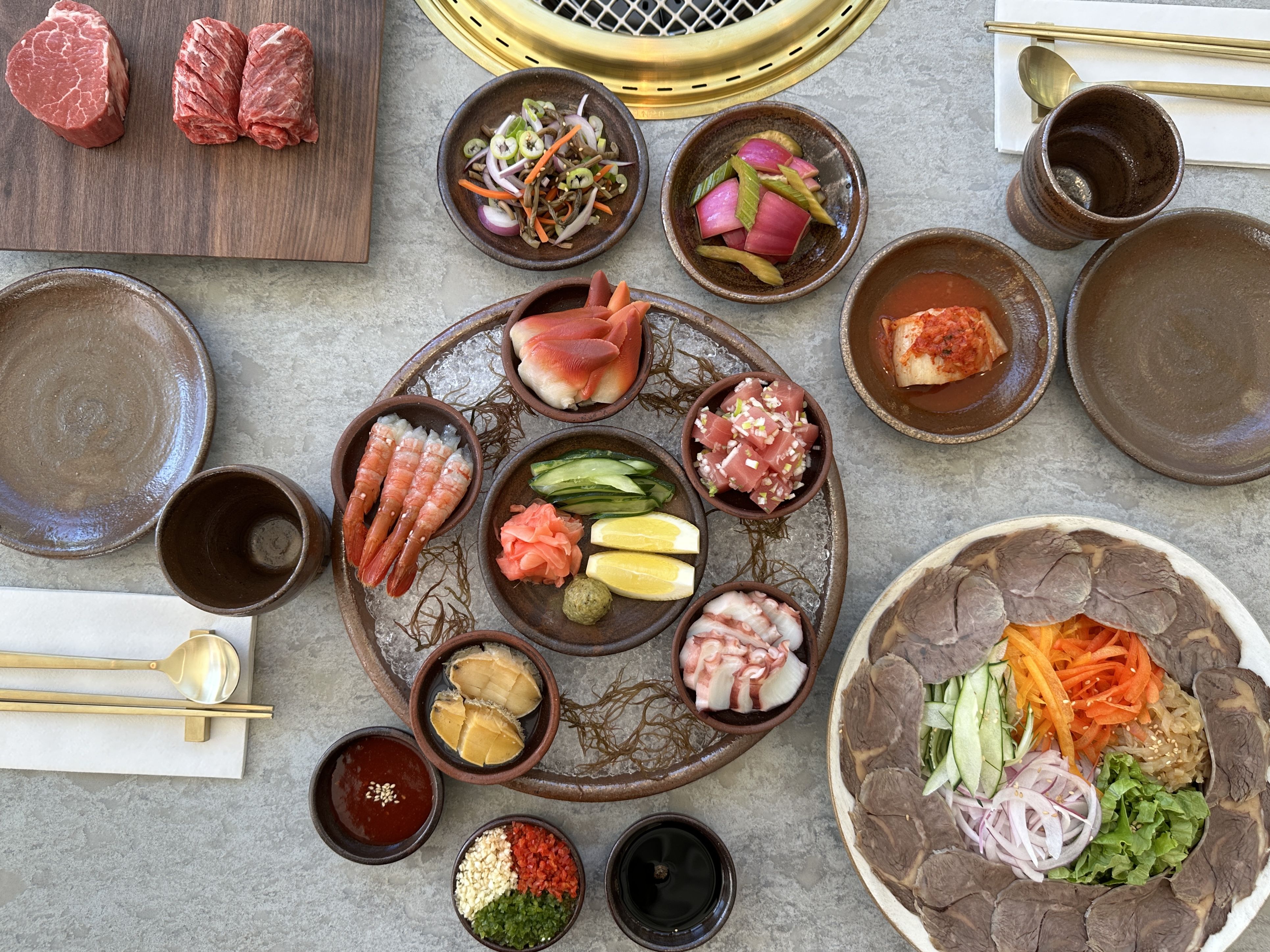 Diners can order dry-aged beef, premium meats, seafood, side dishes and traditional Korean cuisine at the upscale Korean grill house. (Photo courtesy: Ward Village)