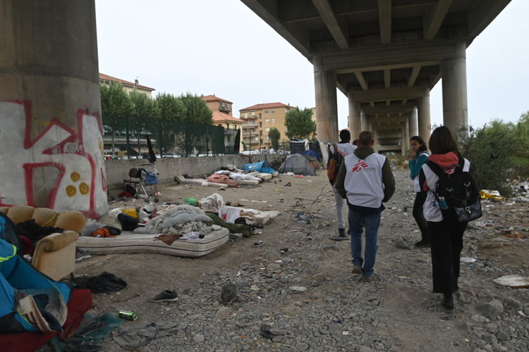 Title: informal settlement along the Roia River in Ventimiglia, Italy Copyright: MSF/Candida Lobes Countries: Italy Date taken / Date Recorded: 17 May, 2023 Caption / Description: - An informal settlement along the Roia River in Ventimiglia, Italy, where persons in transit find temporary shelter before trying to cross into France. An MSF team, which consists of a doctor, a nurse, a midwife, a health promoter, and two intercultural mediators, works in Ventimiglia since January 2023 providing medical assistance to migrant people in the areas close to the French border and in the unformal settlements along the Roia river through a mobile clinic. 
