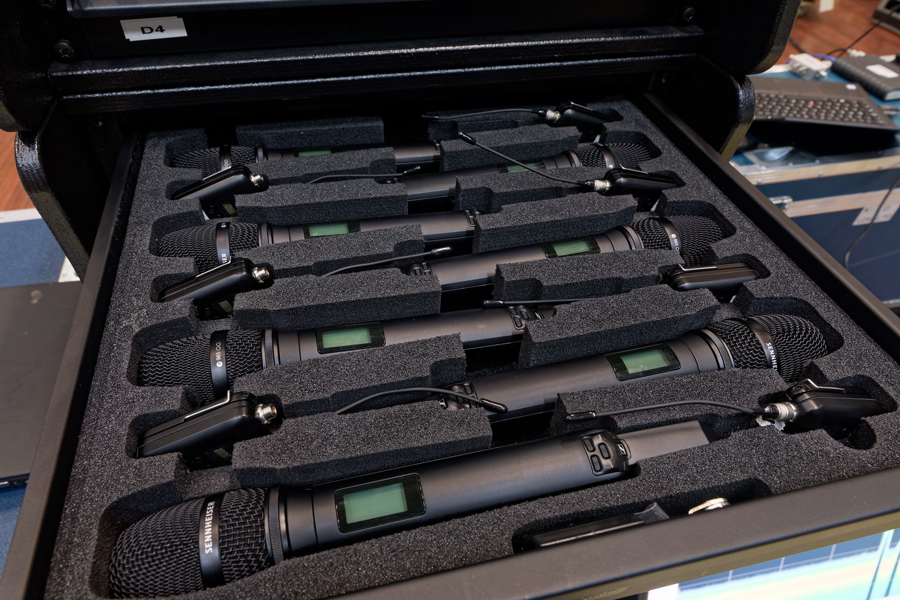 70 SKM 6000 handheld transmitters with matching MMK 965 true condenser capsules (switchable between cardioid and super-cardioid pick-up patterns) are now part of the equipment inventory at Studio Berlin GmbH 70 SKM 6000 handheld transmitters with matching MMK 965 true condenser capsules (switchable between cardioid and super-cardioid pick-up patterns) are now part of the equipment inventory at Studio Berlin GmbH