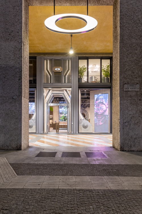 OAKLEY SAN BABILA STORE IMAGE (7)