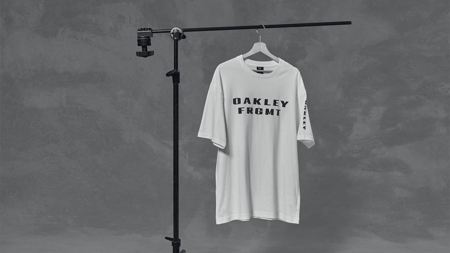 DROP 1 - OAKLEY x FRAGMENT COLLECTION WHITE TSHIRT (FRONT)