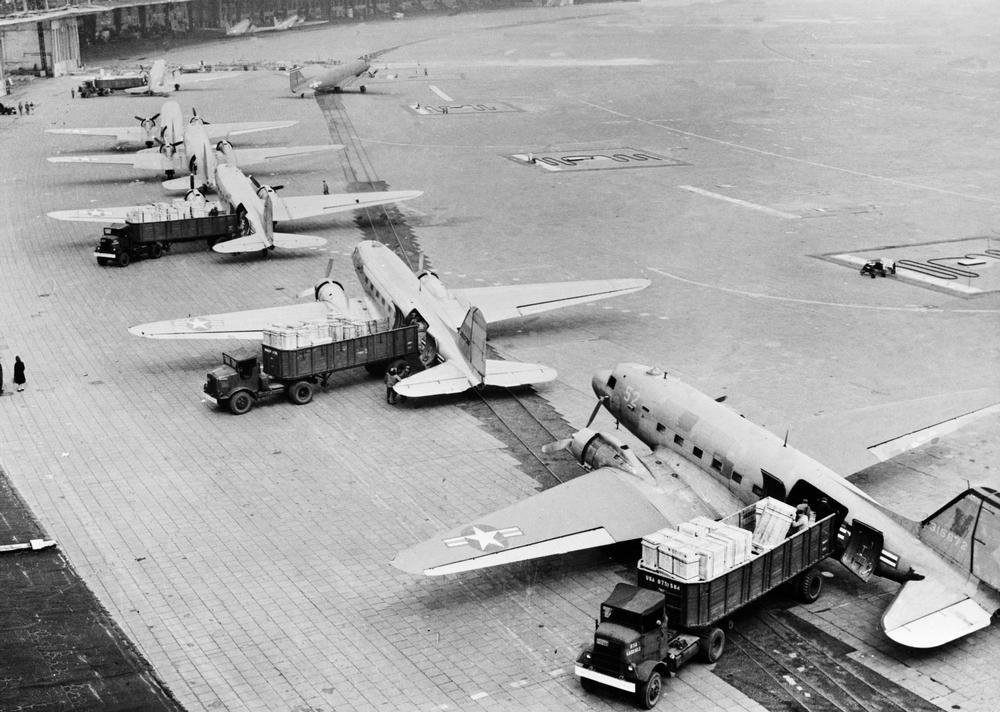 AKG72041 Berlin Blockade/Berlin Airlift © akg-images