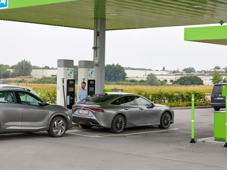 DATS 24 opent publiek waterstoftankstation te Wilrijk langs de A12