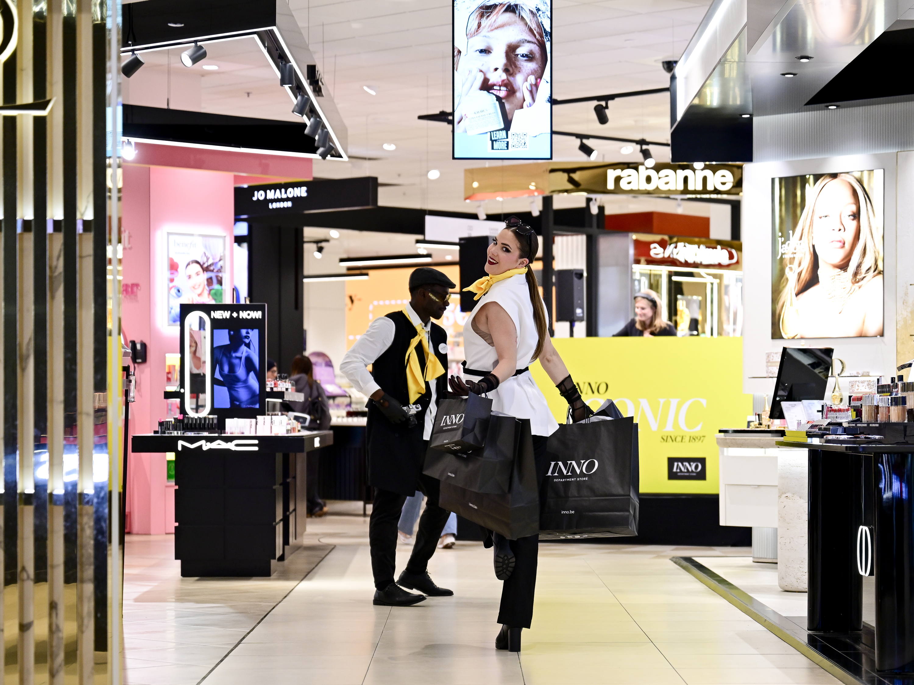INNO présente le « Mois des designers » : un hommage aux designers, aux marques et aux clients. 