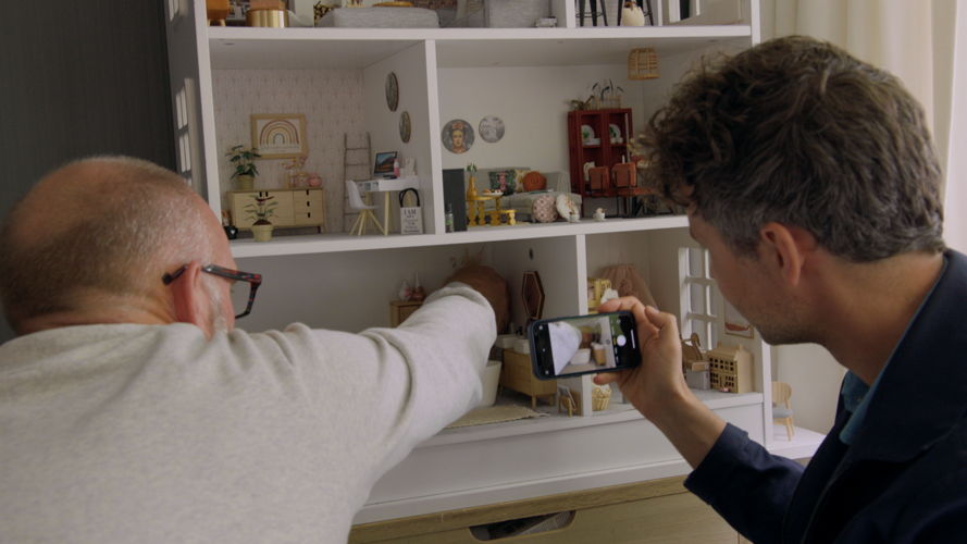 Thomas en Jan maken foot's van hun 'vakantiehuis'