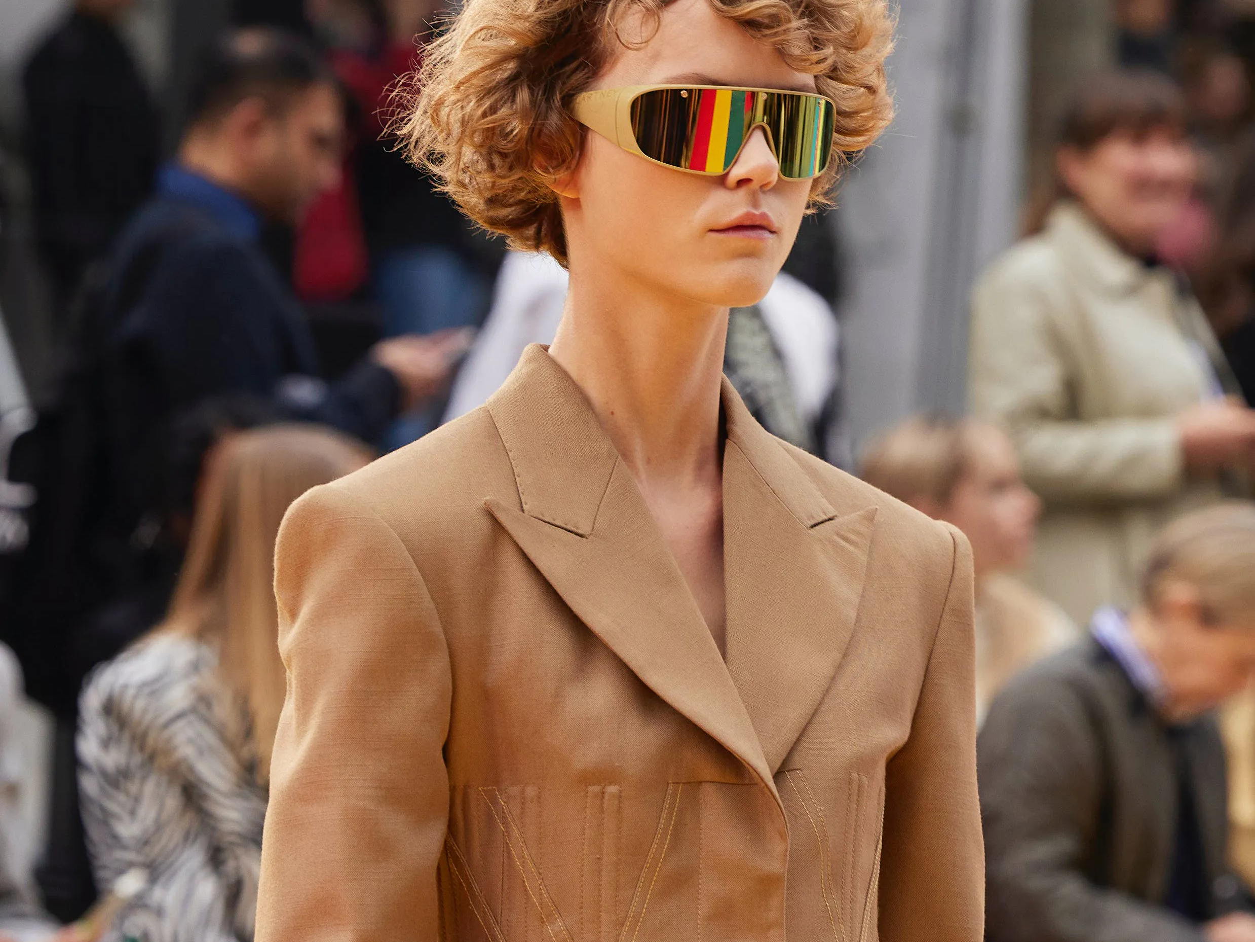 ¡LUCE TU TEXTURA NATURAL CON LOS PEINADOS DE MOROCCANOIL® Y EUGENE SOULEIMAN PARA STELLA MCCARTNEY!