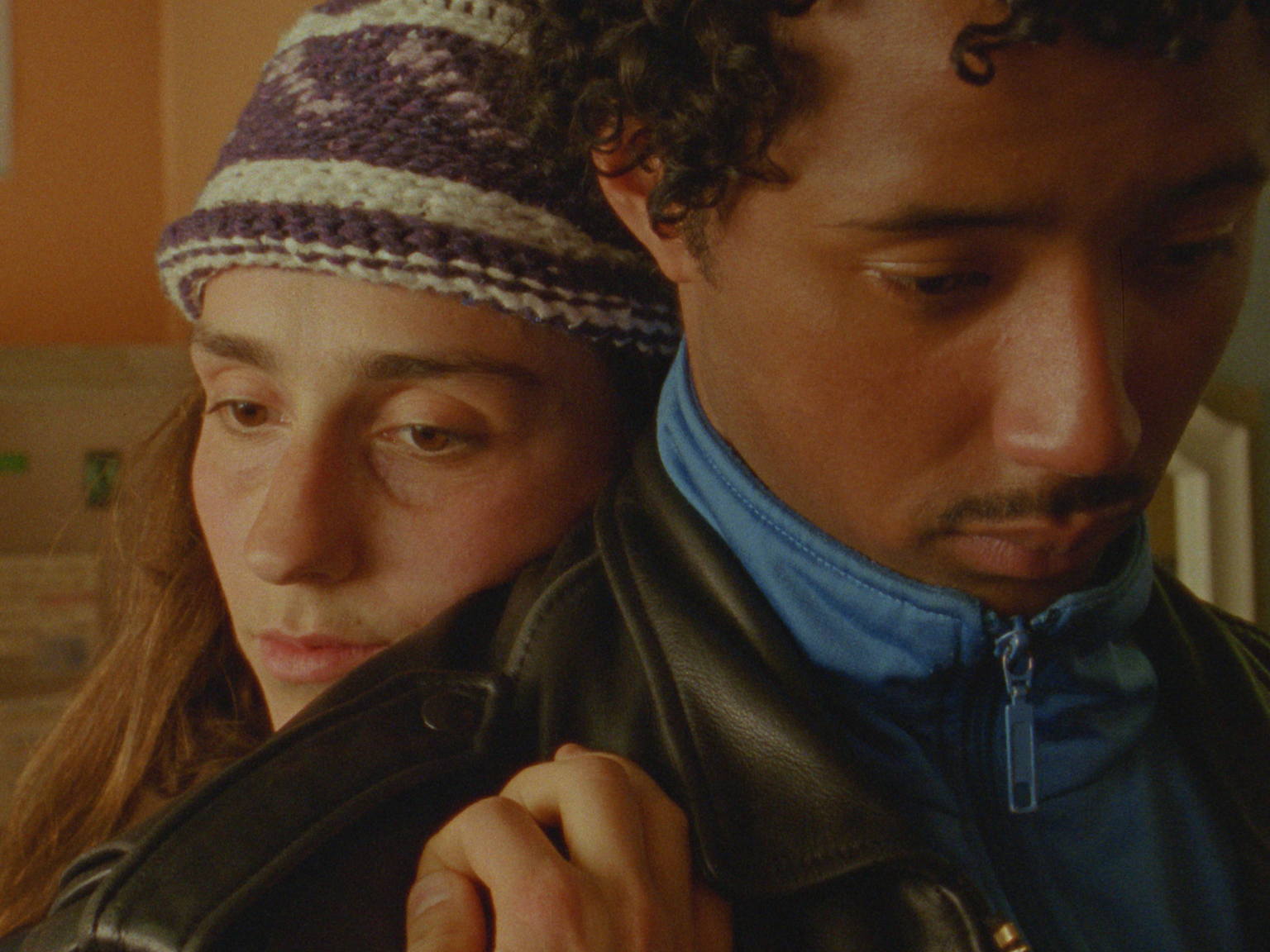 Zwangere Guy dévoile un clip poignant pour son nouveau single LEVEN BETER