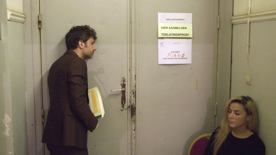 Thomasmeldt zich aan voor de toelatingsproef aan het conservatorium - (c) VRT Thomasmeldt zich aan voor de toelatingsproef aan het conservatorium - (c) VRT