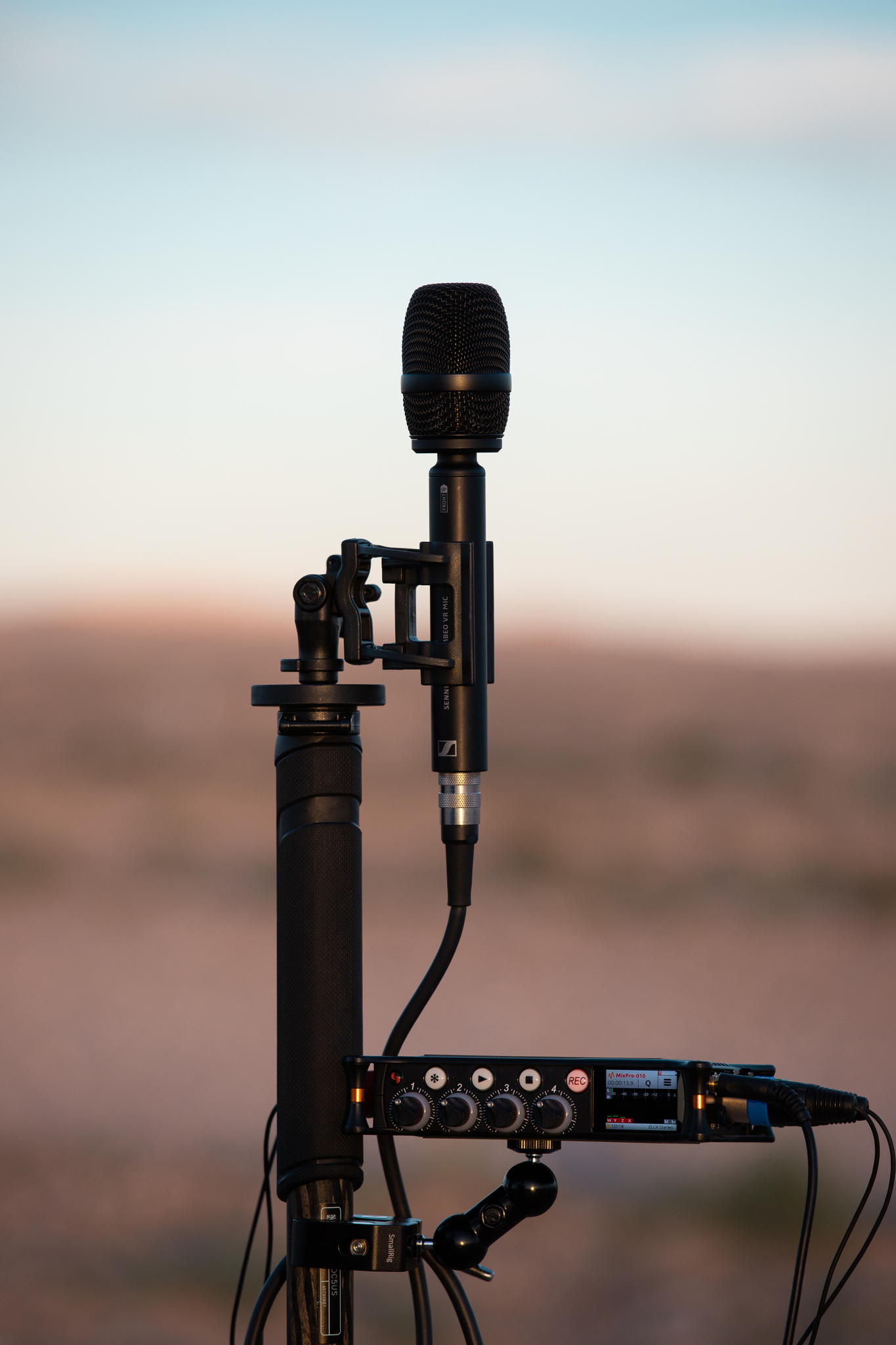 ​
Mit VR-Profis entwickelt: Das Sennheiser AMBEO VR Mic fängt immersiven räumlichen Klang ein und ist somit ideal für Aufnahmen, die in VR verwendet werden​