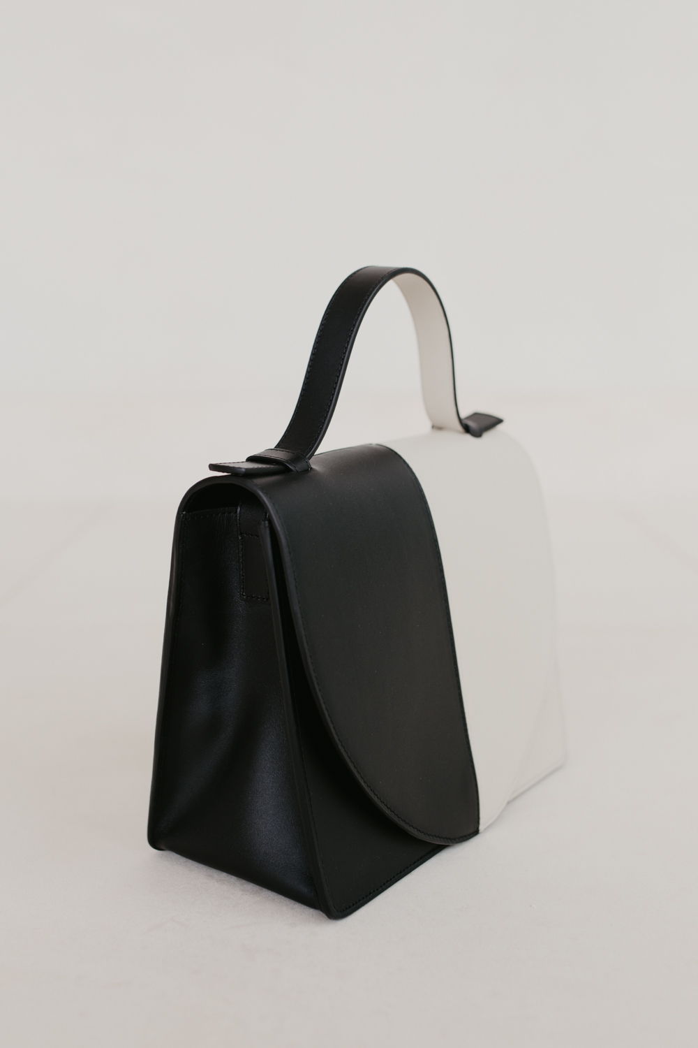 Mieke Dierckx_Mini Briefcase demi Black and White_€430 (1)