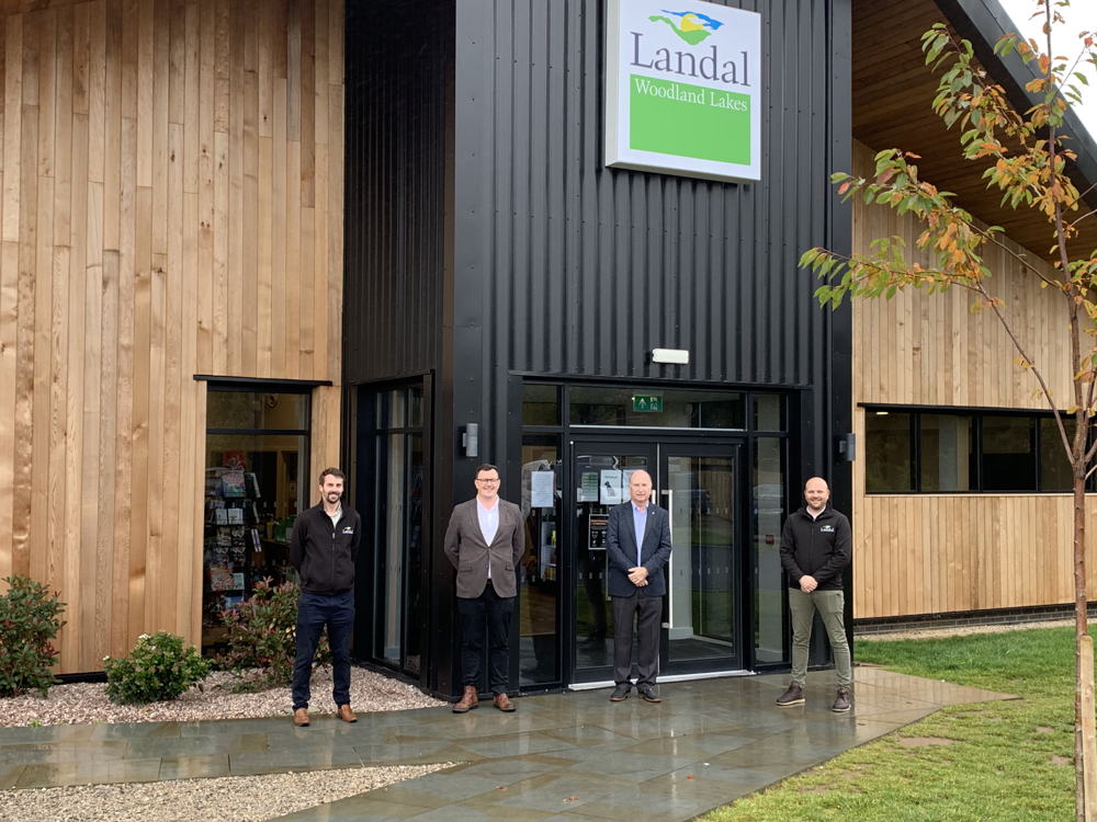 Ondertekening contract Woodland Lakes