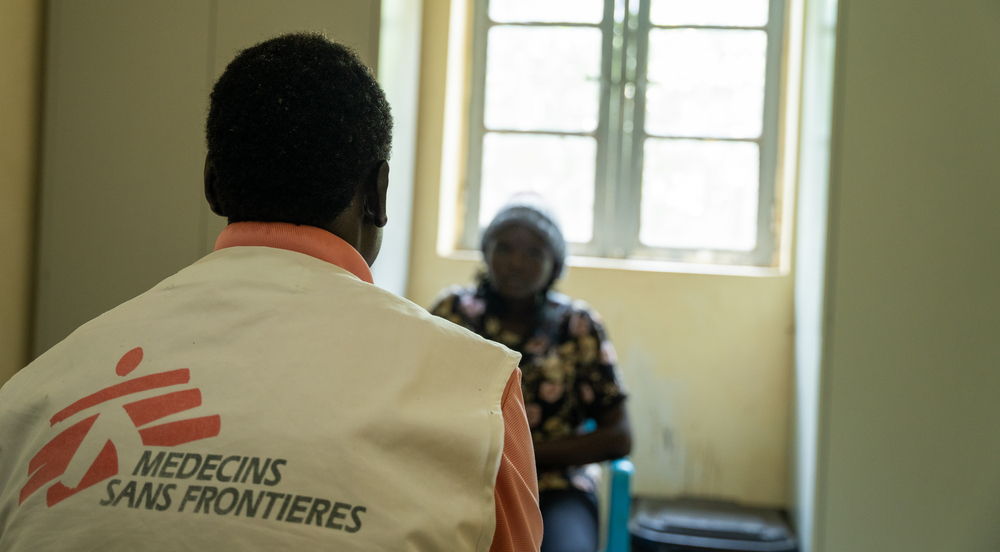 An MSF counsellor provides consultation to a patient in Malakal, Upper Nile state of South Sudan | Date taken: 28/08/2024 | Photographer: Isaac Buay