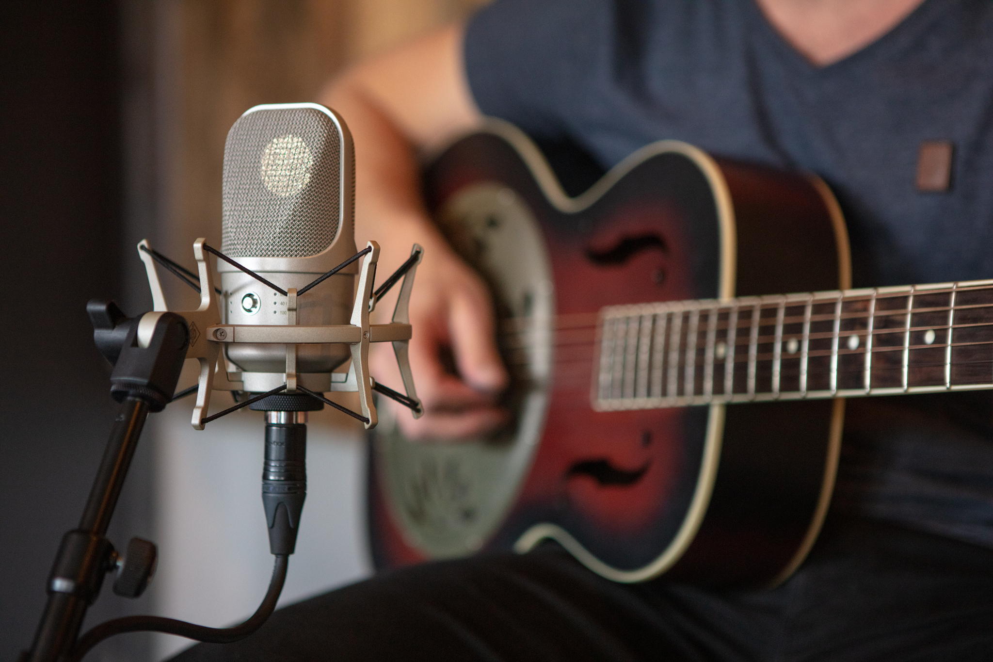 The Neumann TLM 107 with its five directional characteristics is valued by users as an extremely versatile studio microphone with a breathtaking realism The Neumann TLM 107 with its five directional characteristics is valued by users as an extremely versatile studio microphone with a breathtaking realism