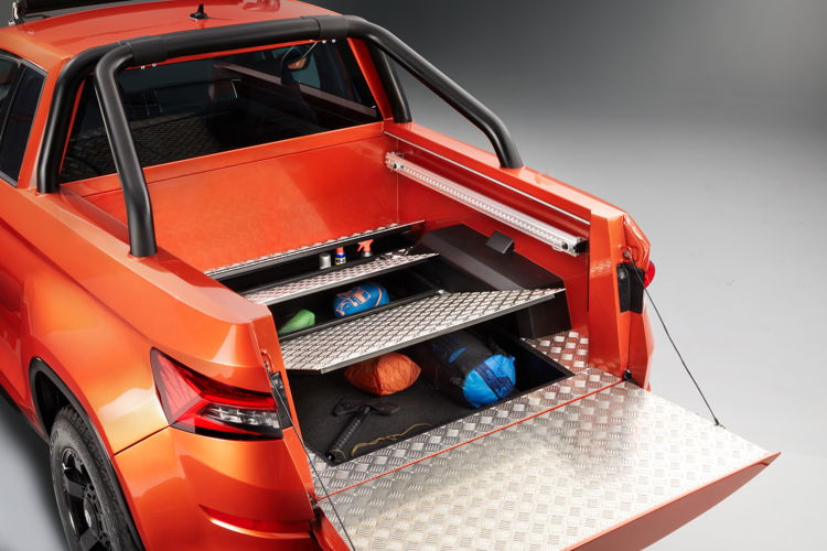 The area behind the cab of the ŠKODA MOUNTIAQ features a load bed with a hidden storage compartment underneath
