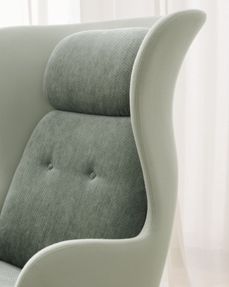 Fritz Hansen_Fauteuil Ro™_price TTC started from: €2.711_ steelcut_935_ _Nabis_0023_upholstery_RGB