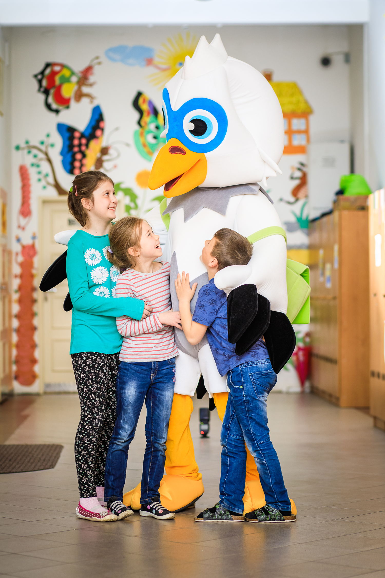 ŠKO-ENERGO’s mascot, Soki, educates children about the correct handling of rare animals. Thus, ŠKODA AUTO makes a further contribution to environmental protection.