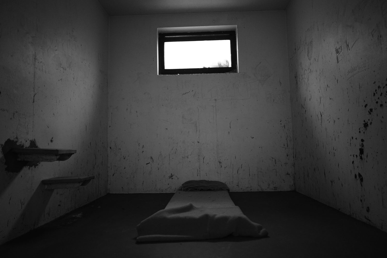 Compresseur, détail, vidéo HD, 4 écrans, son, noir et blanc, 36’, en boucle, 2024. Photo : Daniel Turner