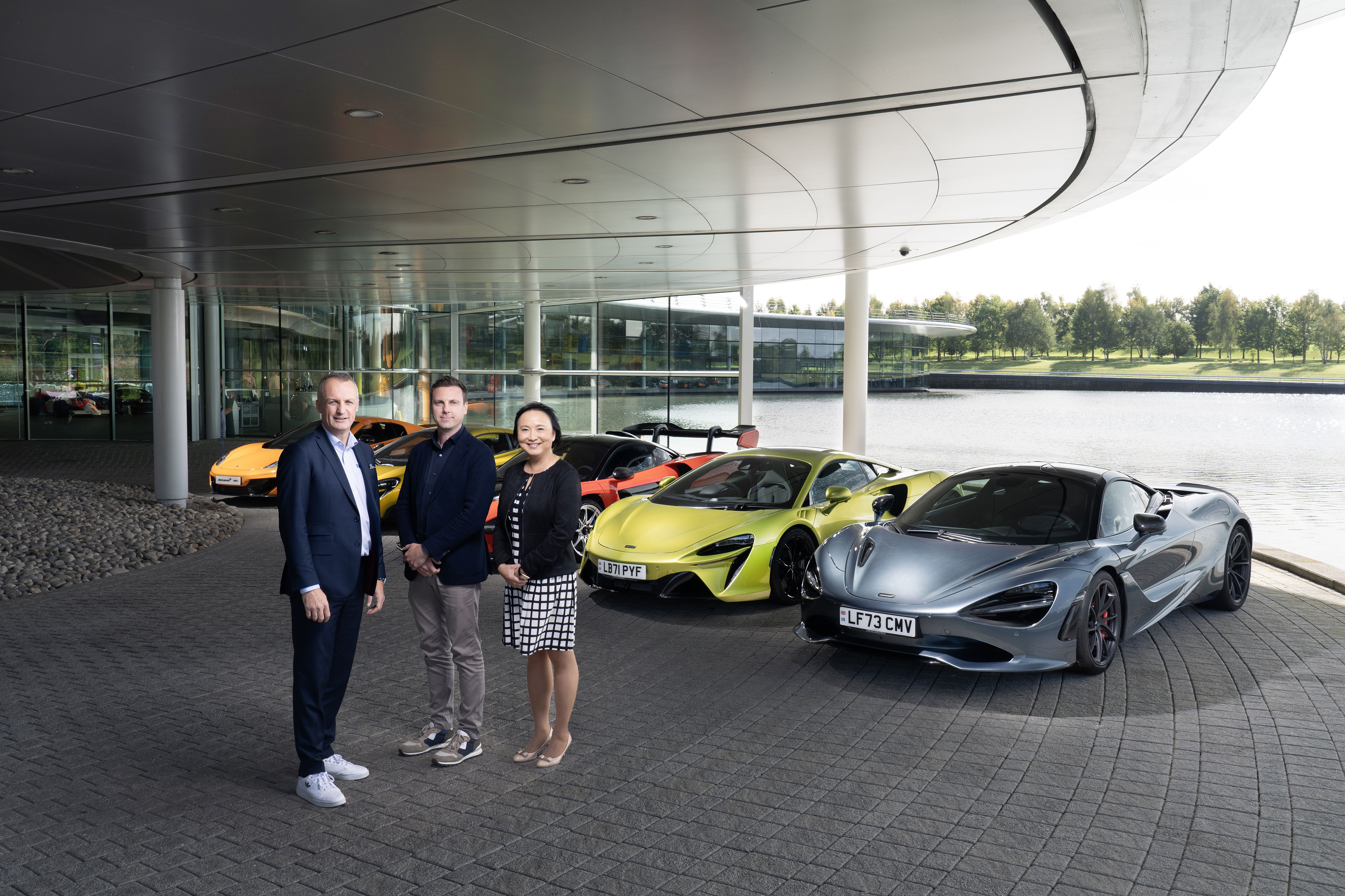 Matthias Mialhe, Vicepresident and General Manger EMEA Monroe and Fei Fei Metzler Vicepresident Product Management Monroe, joined Charles Sanderson, Chief Technical Officer McLaren, in this very special occasion to celebrate the partnership.