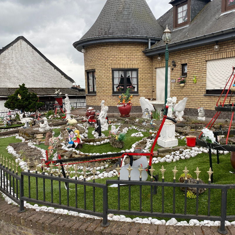 Ecclectische alles door elkaar-tuin (Sint-Joris-Weert)