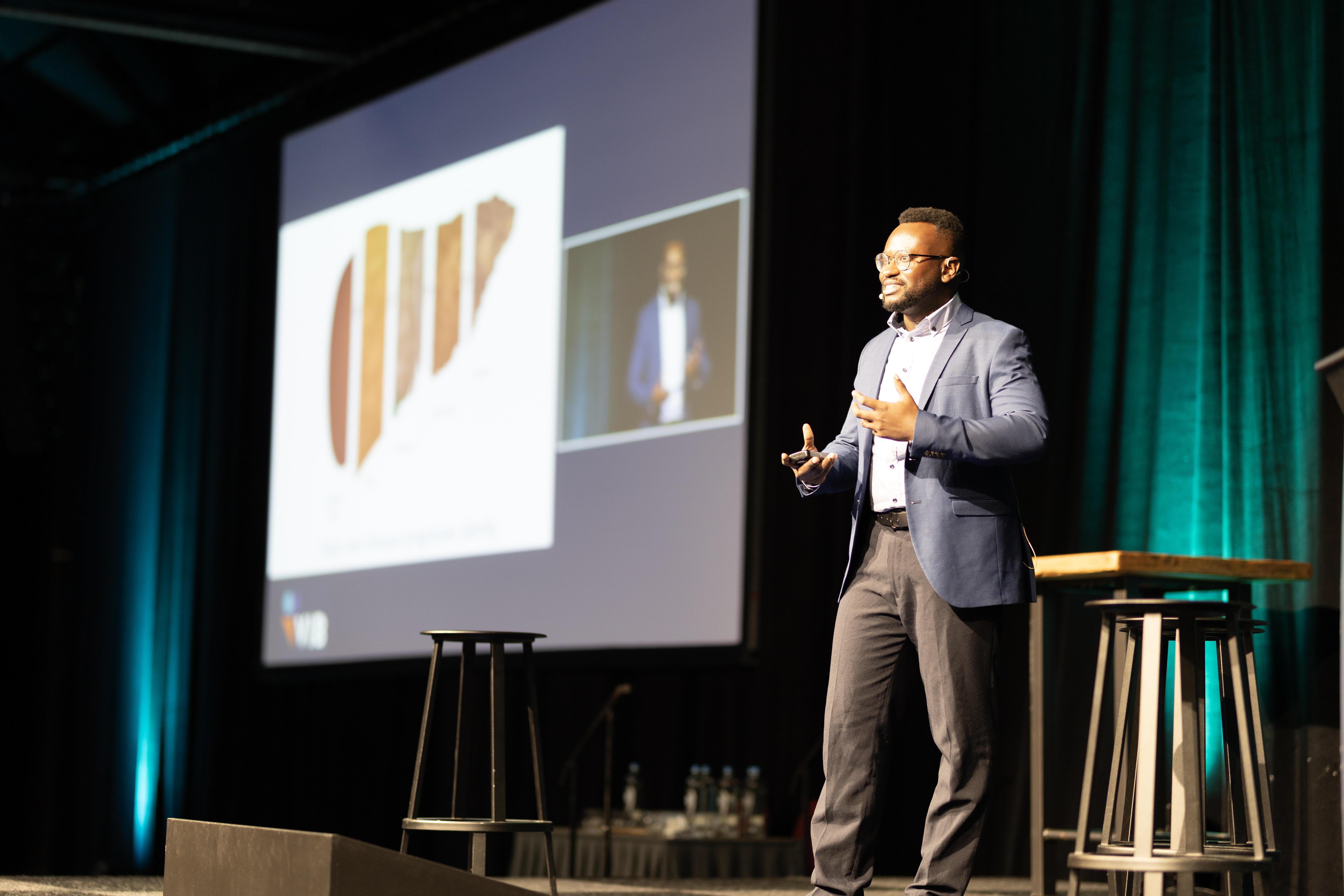 Milton B. Antwi at the VIB Seminar, where he won the Scientist on Stage award