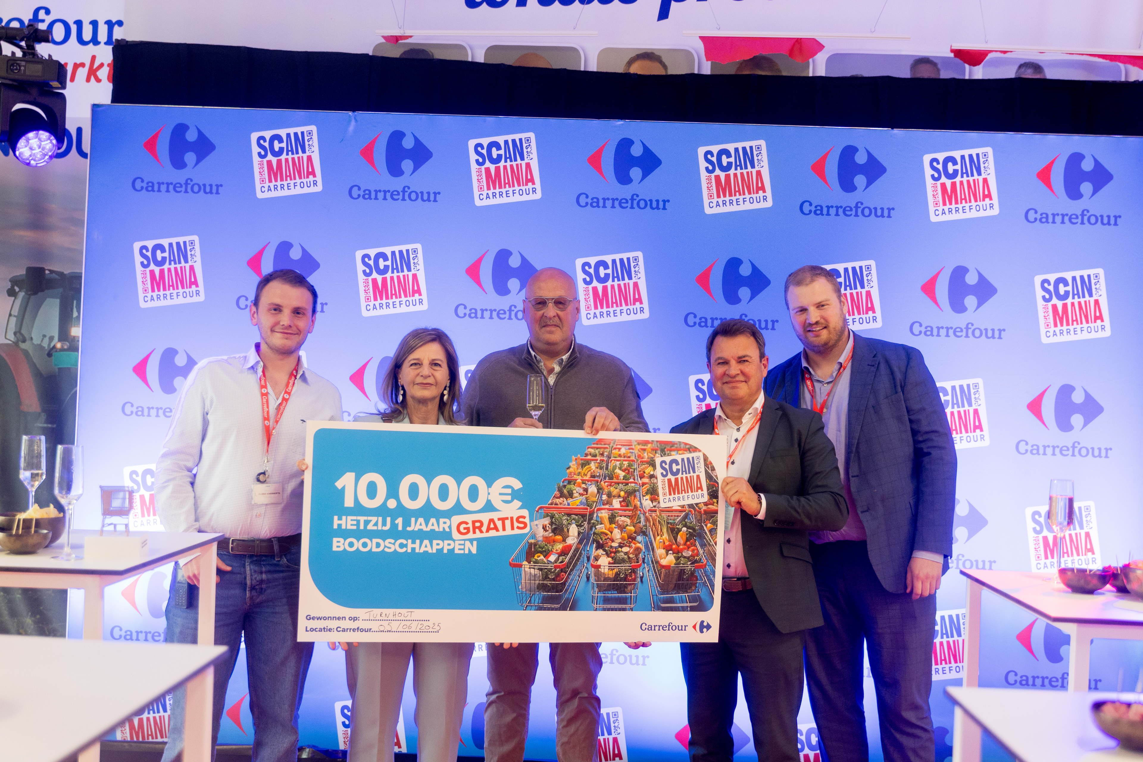 Een klant van de Carrefour Hypermarkt in Turnhout wint 10.000 euro aan boodschappen dankzij ScanMania