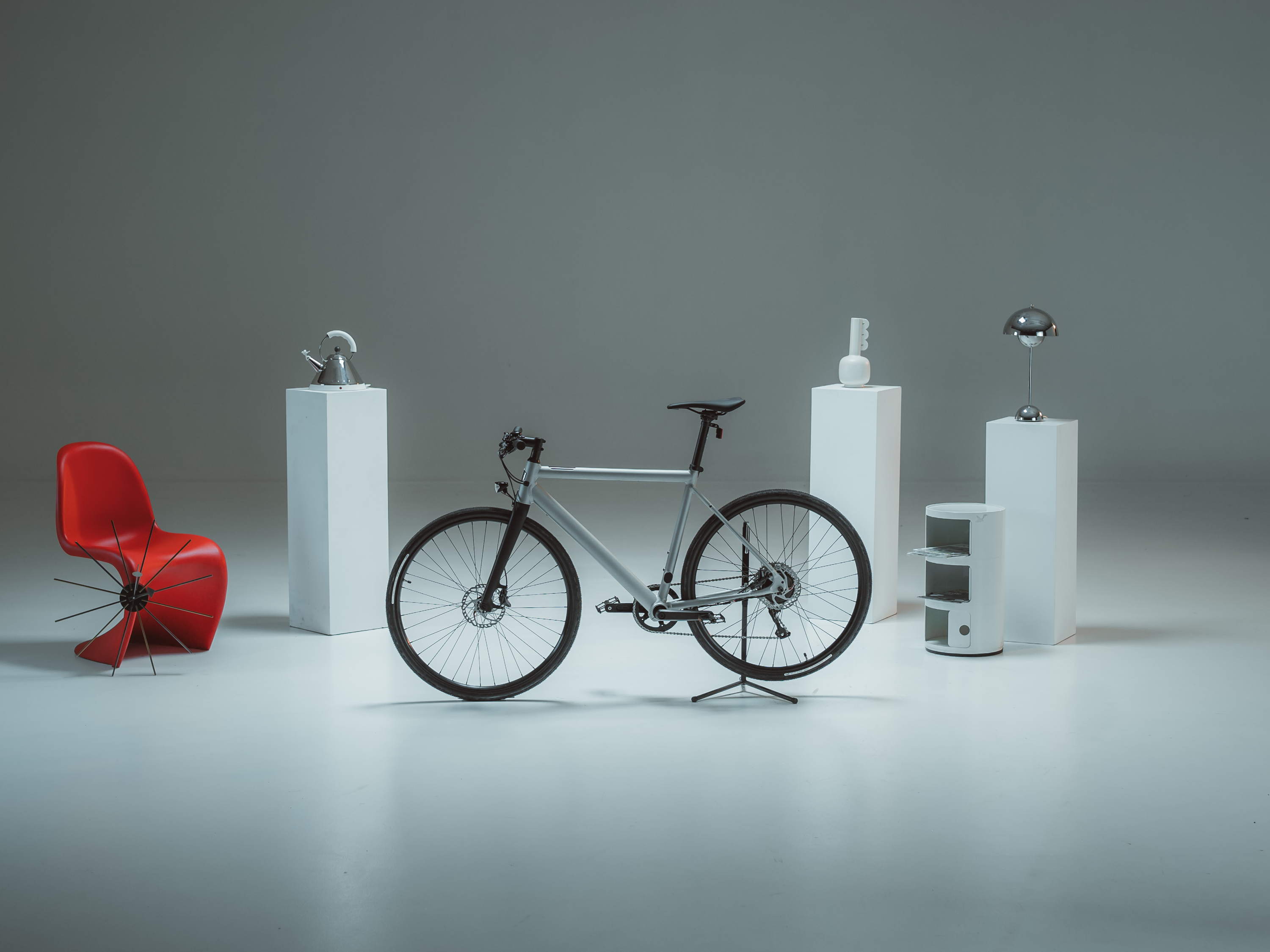 Curt: Eine Design-Ikone neu aufgelegt. Amplers leichtestes E-Bike, jetzt mit USB-C-Ladung.