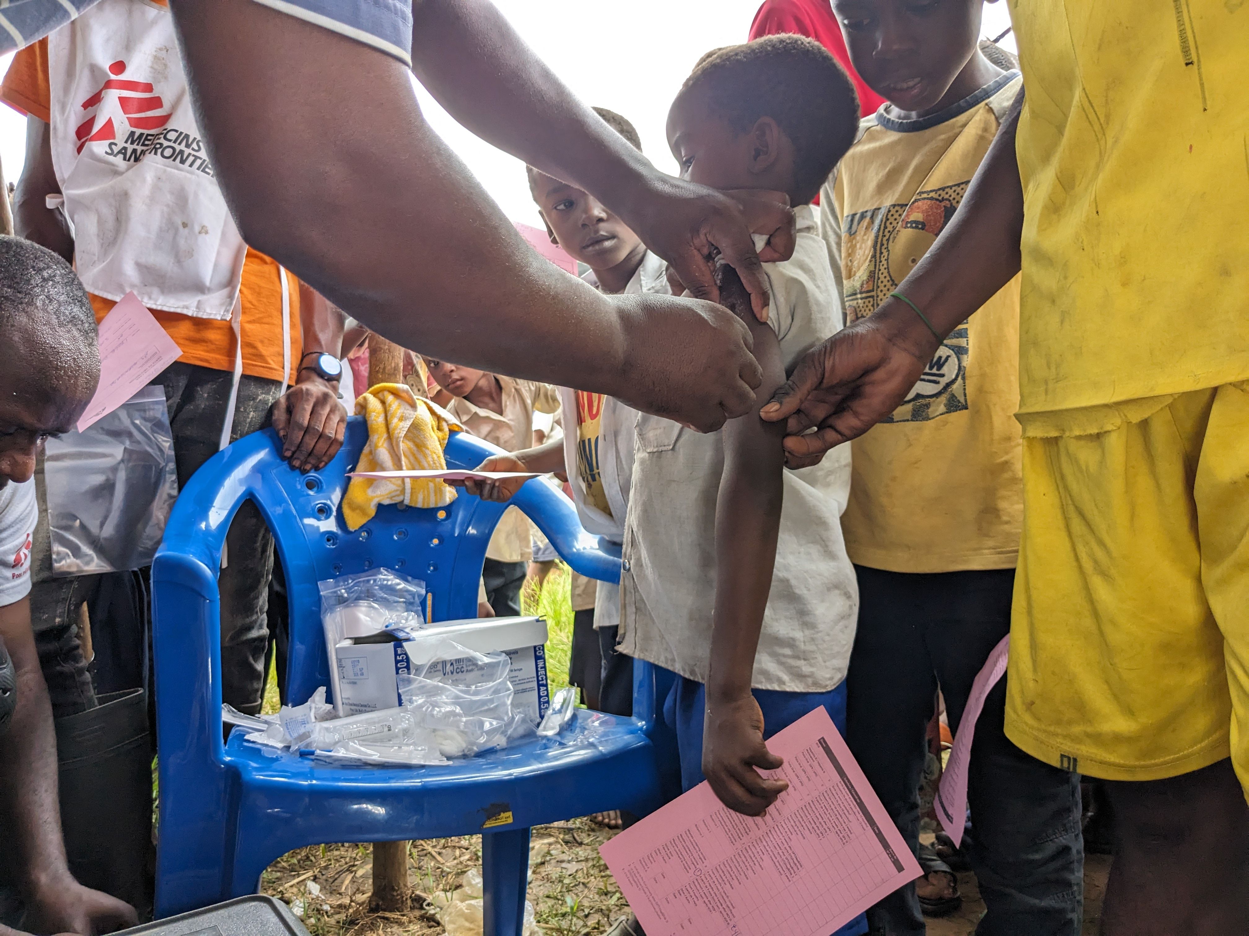 Measles vaccination campaign carried out by MSF in the Ingende health zone, Equateur province. During this emergency campaign, 62,645 children aged between 6 months and 9 years were vaccinated against measles in the 18 health areas in the zone. In addition to these measles vaccines, MSF teams also administered multi-antigen vaccines (Pentavalent and PVC13) and searched for cases of malnutrition in order to refer them to a care facility. | Date taken: 26/04/2024 | Photographer: Augustin Mudiayi