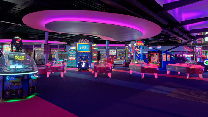 Gamestate opent spectaculaire arcade & bowling in hartje Antwerpen