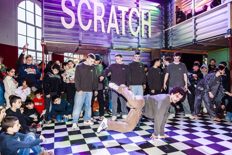Breaking op openingsfeest SCRATCH © Victoriano Moreno
