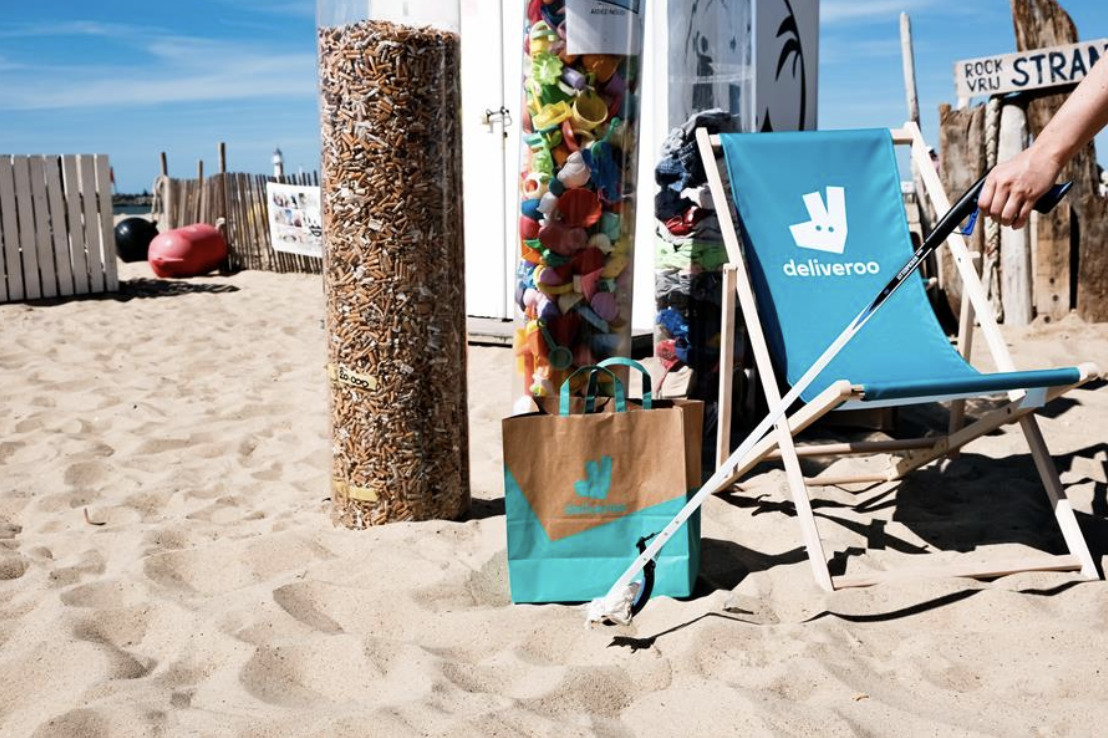 Deliveroo nettoie la plage d'Ostende avec l'initiative "Propere Strand Lopers"