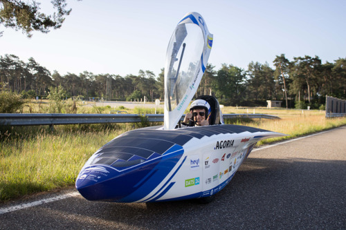 Belgische zonnewagen gestart aan recordpoging in Lommel