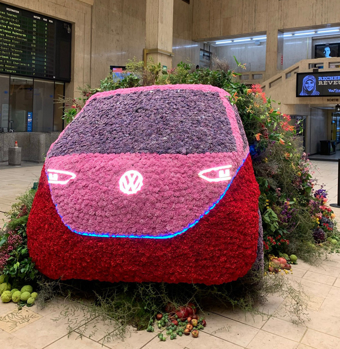 Volkswagen en Mark Colle brengen Flower Power naar Brussel Centraal