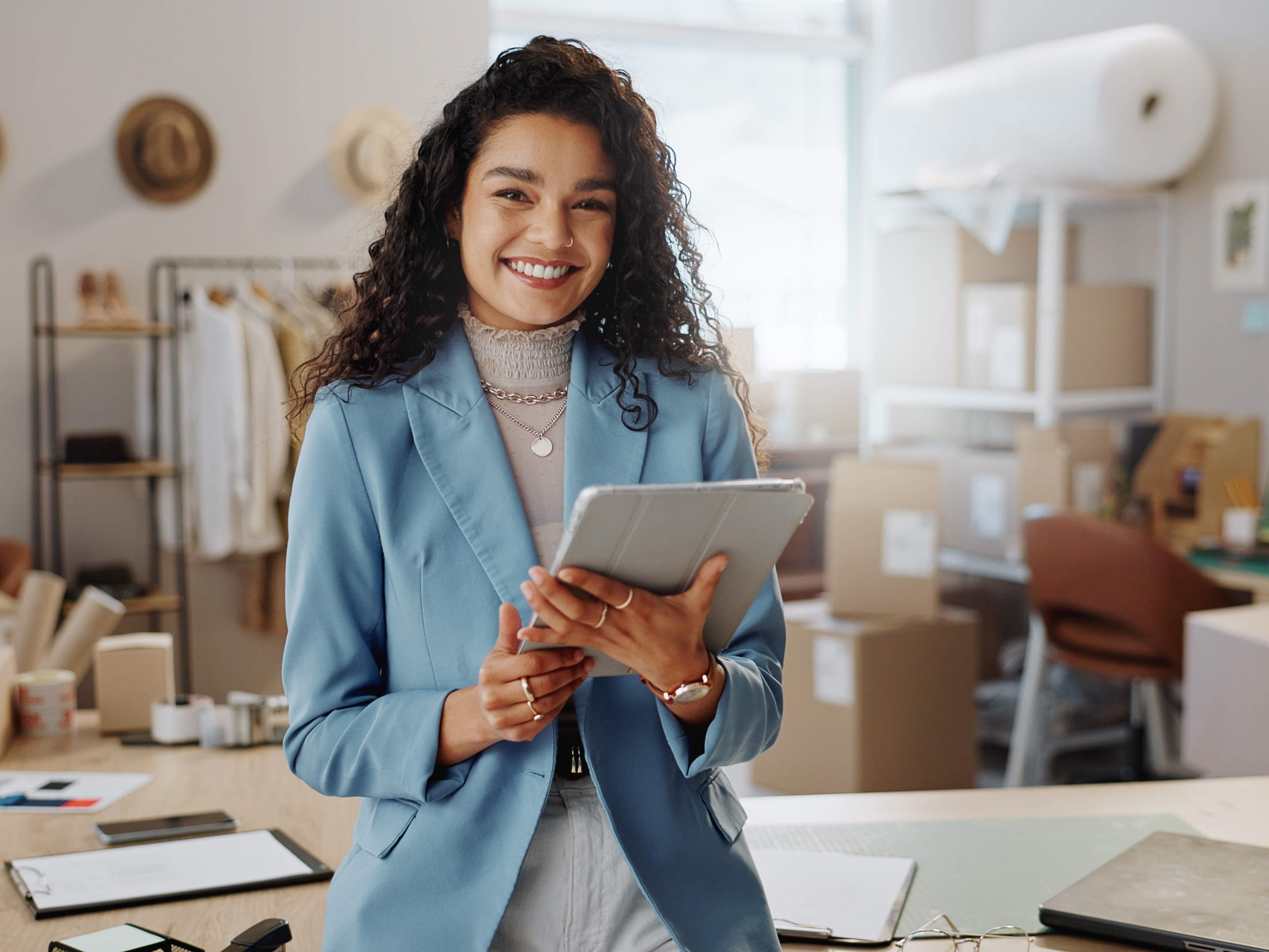 Mujeres al mando: 8 de cada 10 han digitalizado sus MiPyMEs, redefinen el liderazgo y ascienden más rápido: estudio anual de CONTPAQi® 