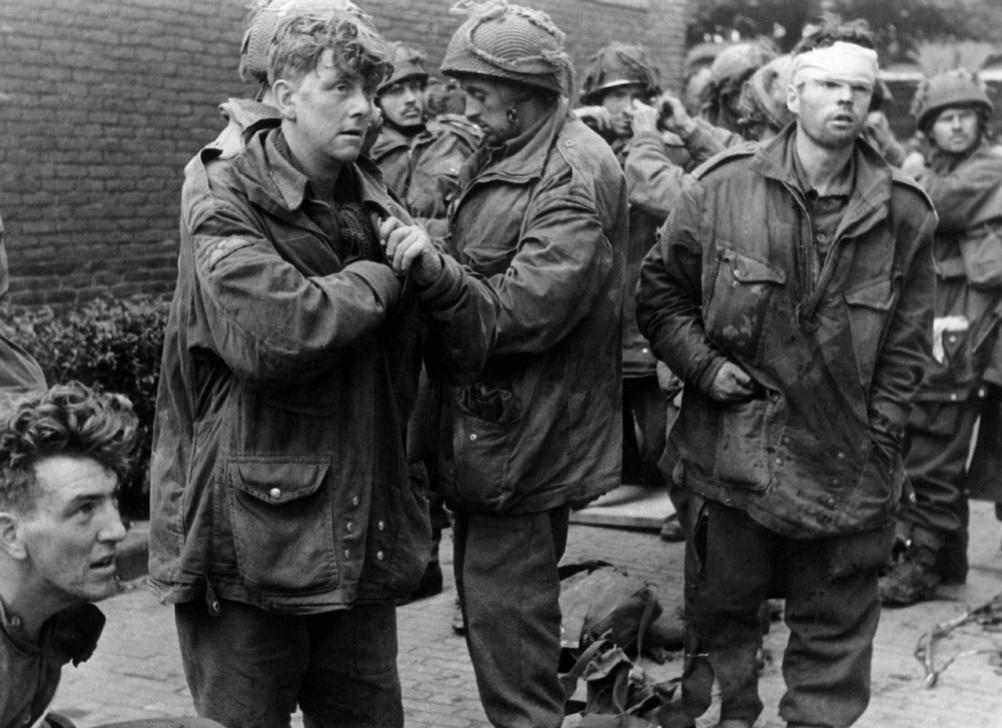 AKG1383341 soldiers of the British 1st Airborne Division (General Urquhart) surrendering, 20.9.1944, photo taken by the German Luftwaffe war correspondent Helmuth Pirath near Rijnbrug, around 15.30 hrs ©akg-images / Interfoto