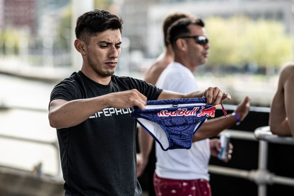 Jonathan Paredes. Traje de baño. Foto: Red Bull Content Pool