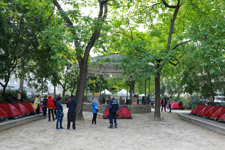 Five organisations have set up a campsite for approximately 100 unaccompanied minors in central Paris. Copyright: Nicolas Guyonnet/MSF