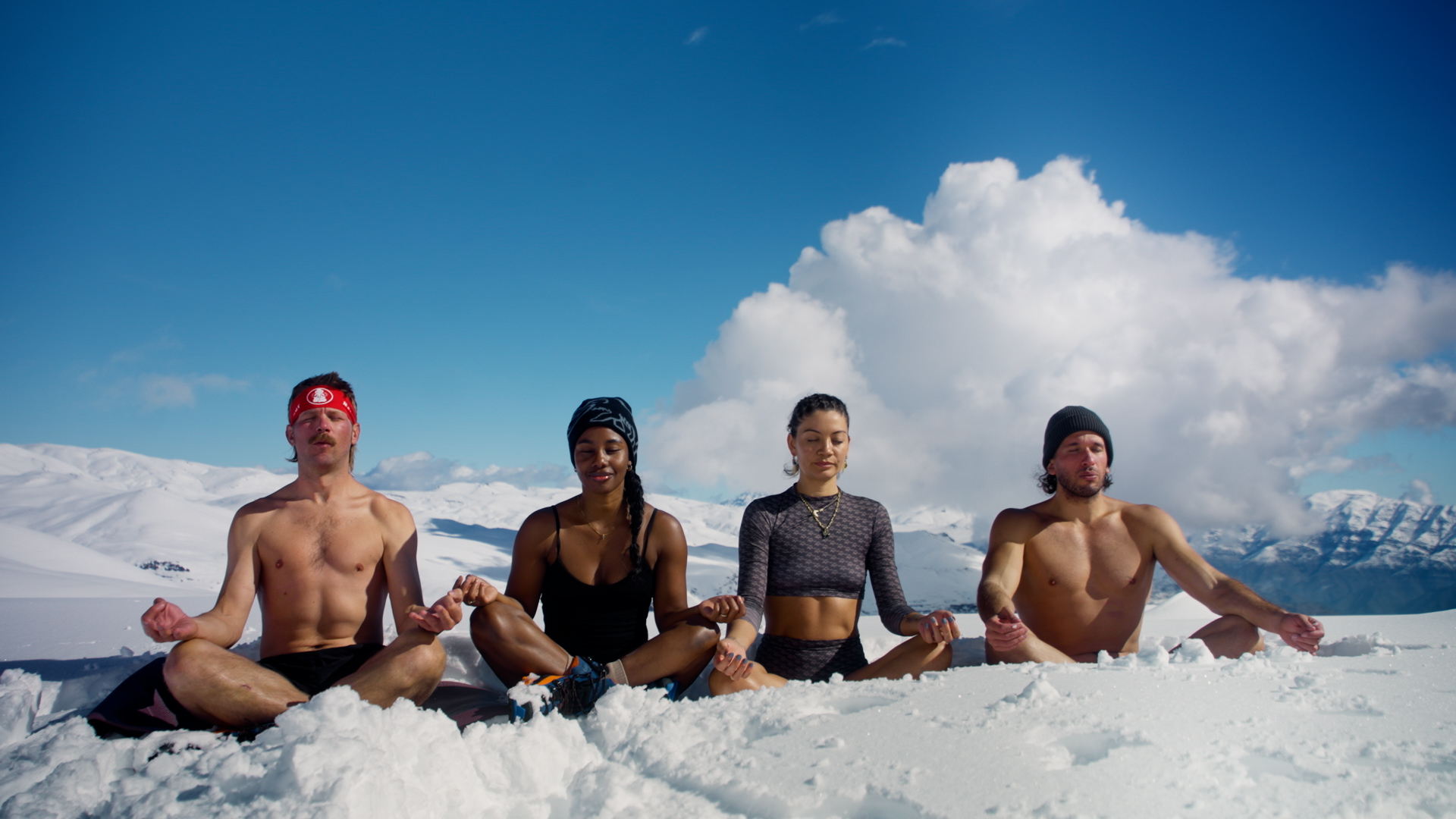 Participants step beyond familiar wellness routines and into real mountain experiences during Mammut’s Unwellness Retreat. Participants step beyond familiar wellness routines and into real mountain experiences during Mammut’s Unwellness Retreat.