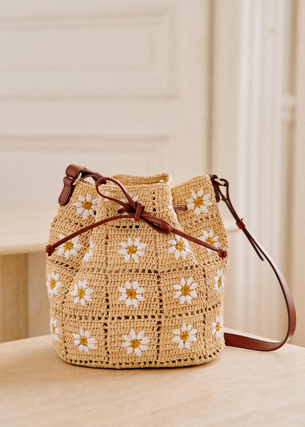 Sézane - Bourse FARROW Raphia Broderie Marguerites - 165€