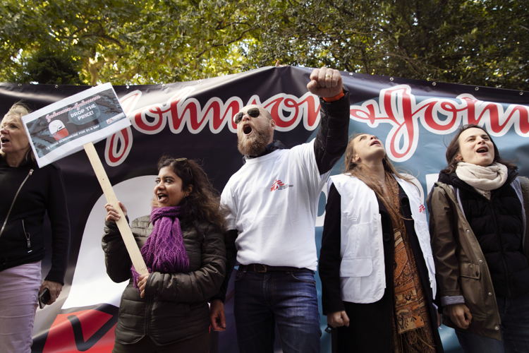 Manifestation devant le siège de Johnson & Johnson à Bruxelles ce 10 octobre 2019  © Albert Masias/MSF