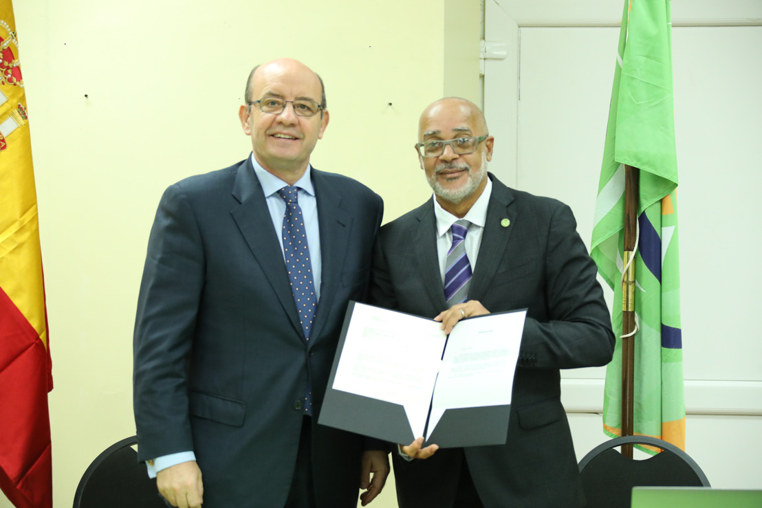 Ambassador of the Kingdom of Spain presents credentials to the Director-General of the OECS