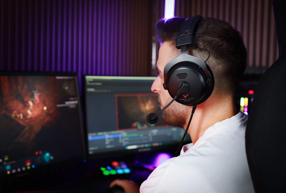 PIC_MMX330PRO_Gaming_Guy_v1