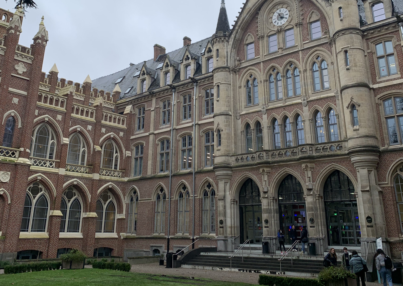 The Faculties of the Catholic University of Lille Adopt Sennheiser’s Innovative Audio Technology