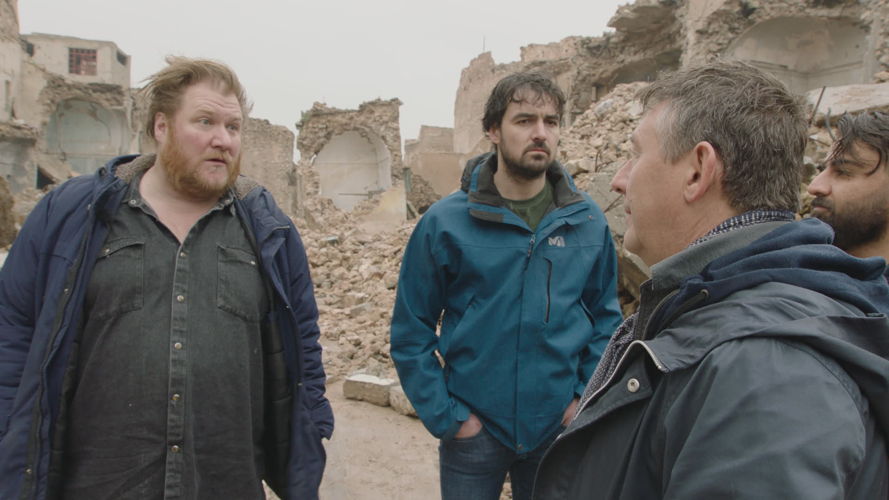 Dominique Van Malder, Joris Hessels en Rudi Vranckx in Mosul(c) VRT / Warner Bros Belgium