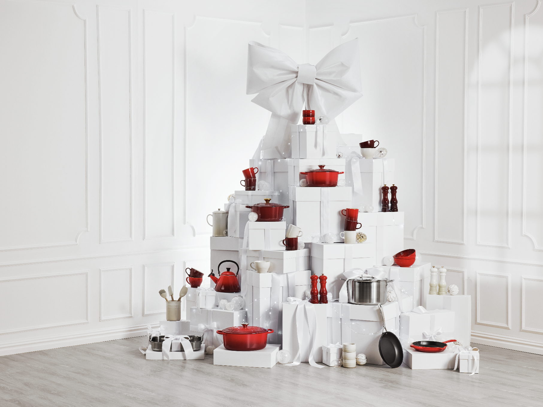 Laat de kerstboom dit jaar extra schitteren met de feestelijke Holly-collectie van Le Creuset