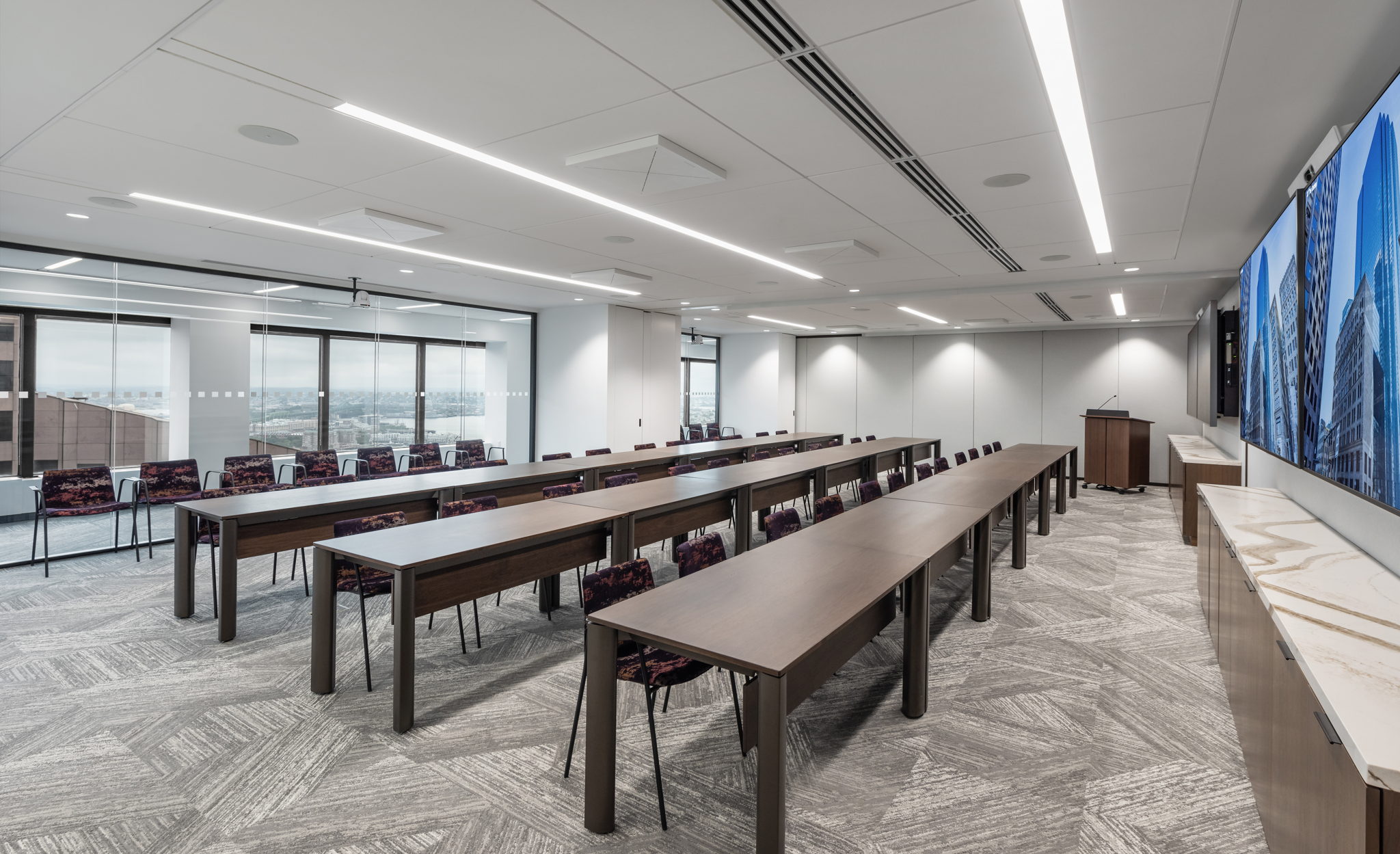 Salle de formation dans une installation au siège d’un client RoomReady à Boston