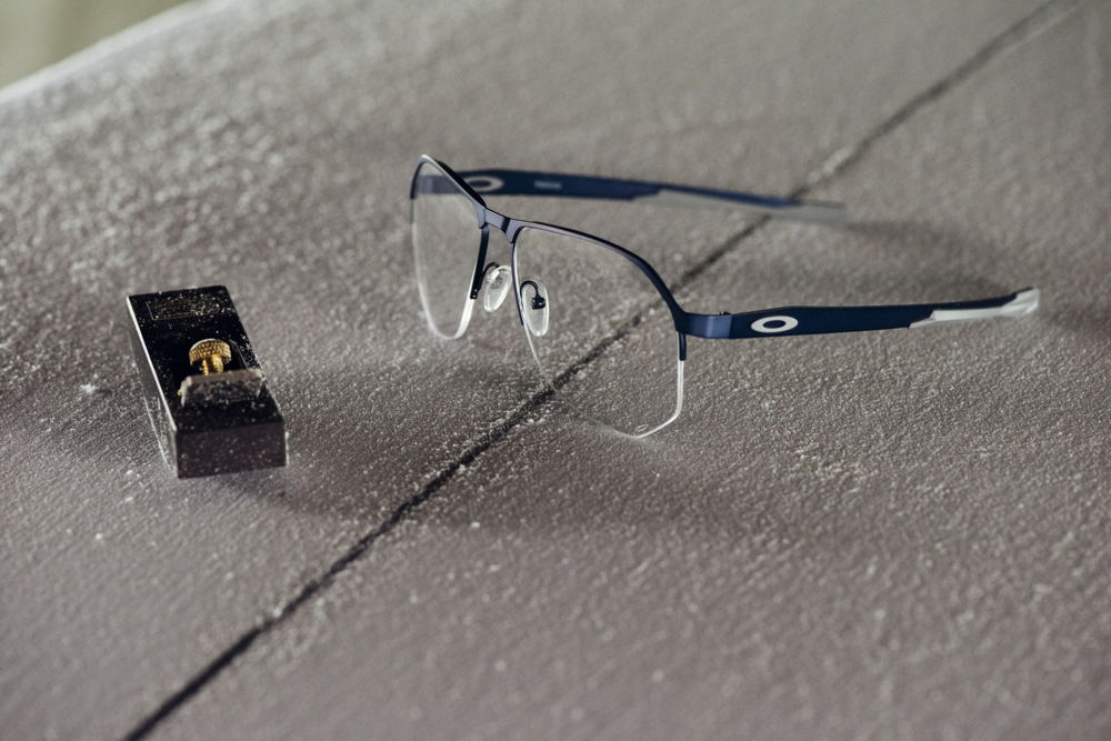 OAKLEY TENON COLLECTION - LIFESTYLE IMAGE (1)
